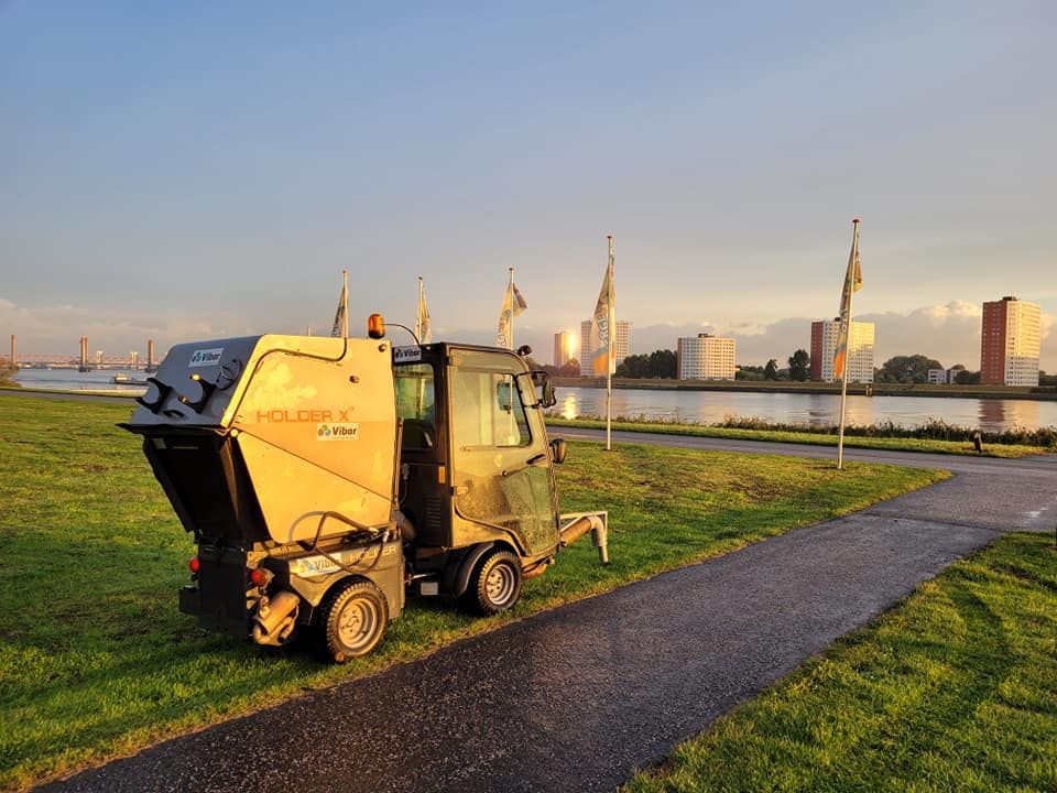 Hondenpoep verwijderen door Vibor Hellevoetsluis